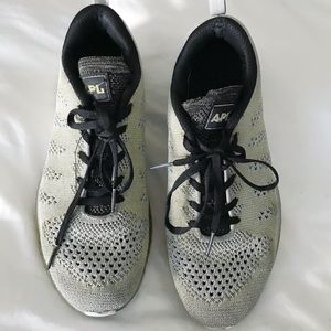 APL techloom pro sneaker